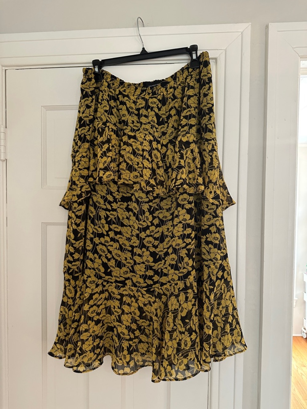 Floral Tiered Midi Skirt in Yellow on Black WHO WHAT WEAR - XL